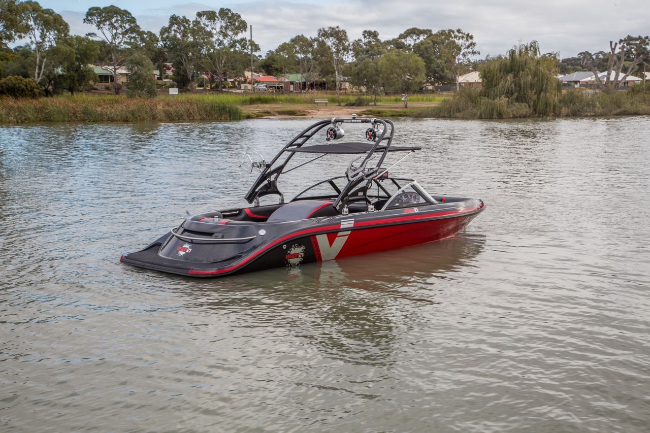 Camero 21I Bowrider