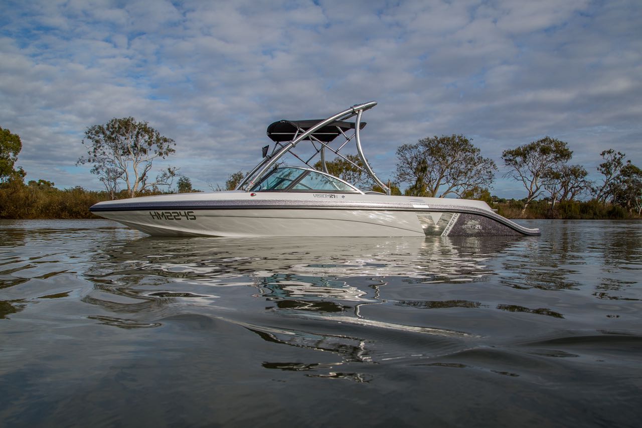 Camero Ski Boat Vision 21s