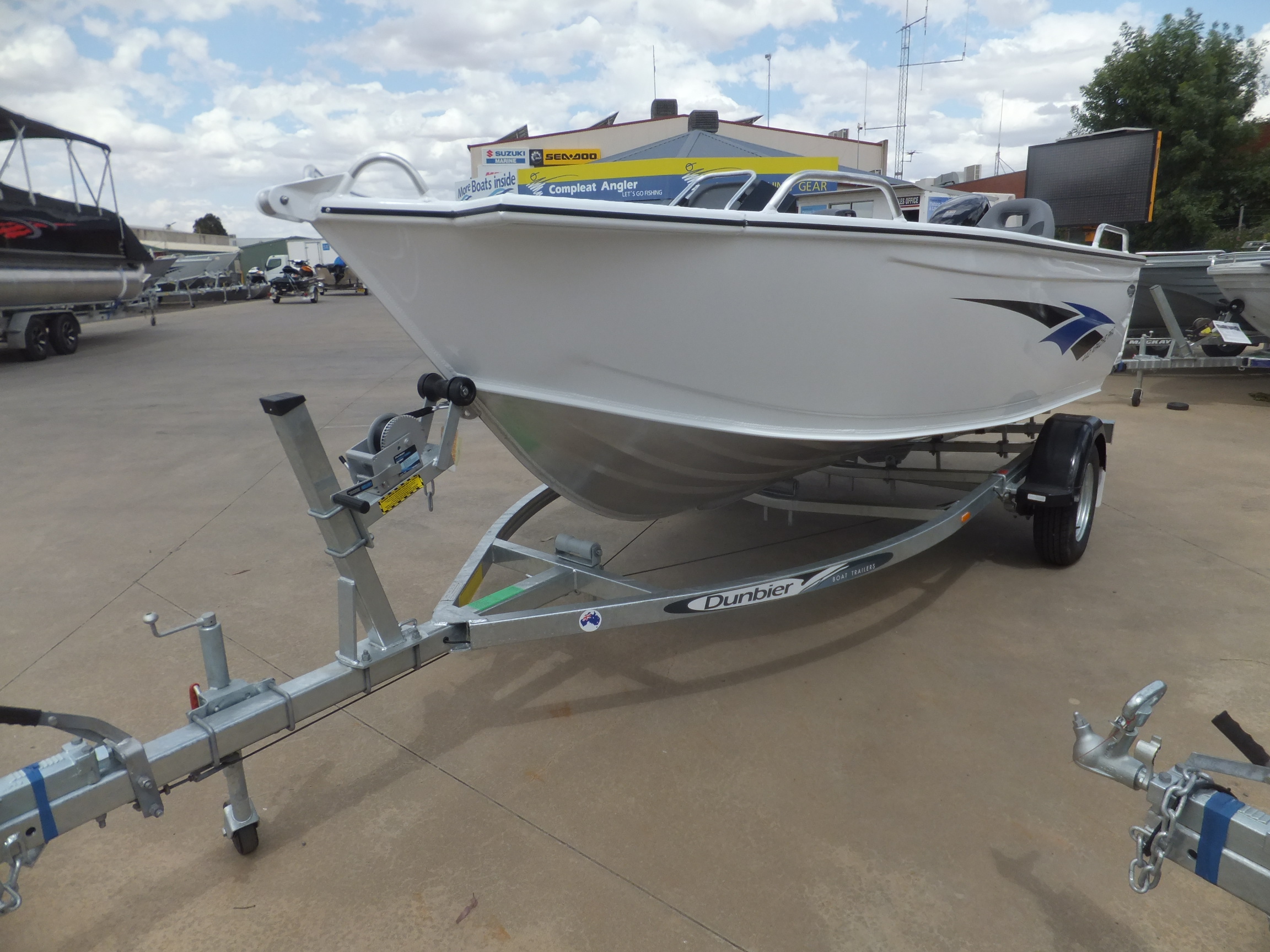 2023 STESSL 4.40 APACHE PRO SIDE CONSOLE SUZUKI 60 HP DUNBIER 4.7